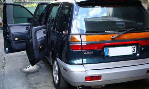 Mitsubishi Space Wagon #5