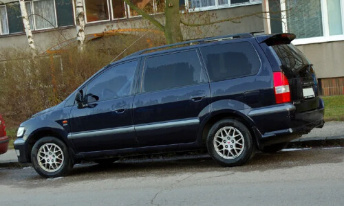 Mitsubishi Space Wagon #8