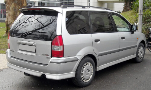 Mitsubishi Space Wagon #9