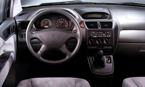 Mitsubishi Space Wagon #11