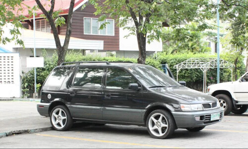 Mitsubishi Space Wagon #12