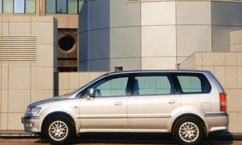 Mitsubishi Space Wagon #14