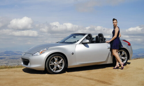 NISSAN 370Z Roadster #17