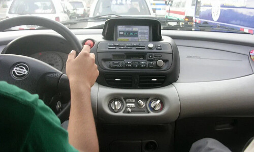 NISSAN Almera Tino #4