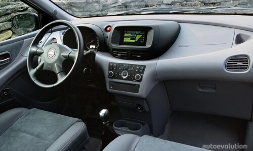NISSAN Almera Tino Topic #2