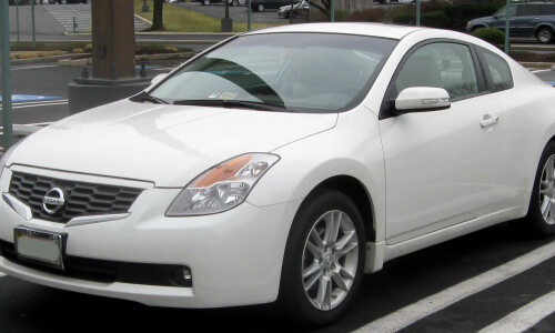 NISSAN Altima Coupé #3