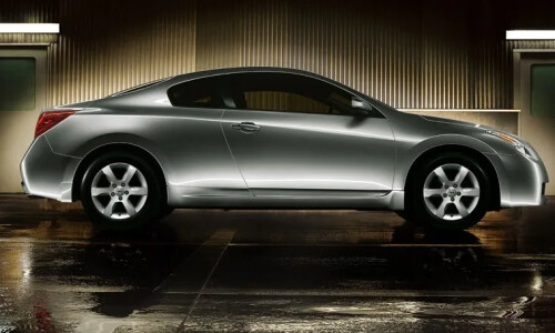 NISSAN Altima Coupé #5