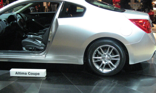 NISSAN Altima Coupé #8
