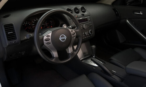NISSAN Altima Coupé #9