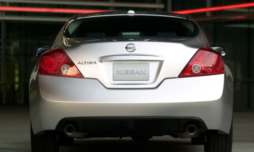 NISSAN Altima Coupé #12