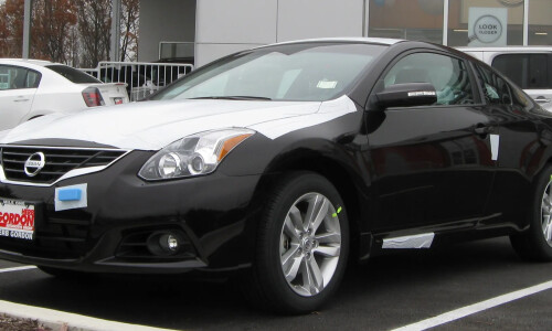 NISSAN Altima Coupé #13