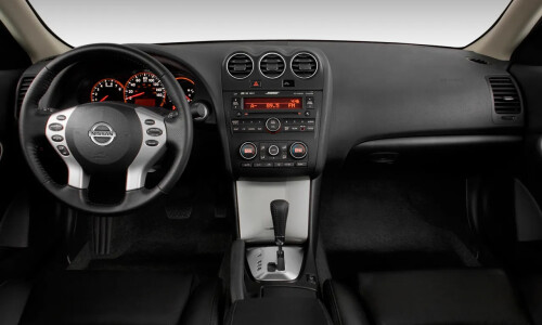 NISSAN Altima Coupé #15