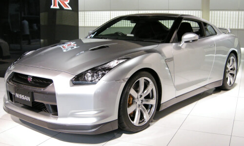 NISSAN GT-R #7