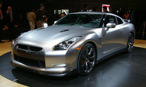NISSAN GT-R #8