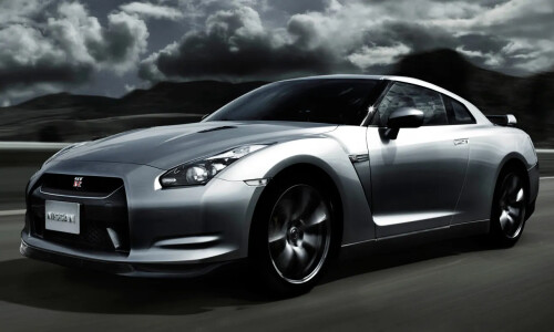 NISSAN GT-R #10
