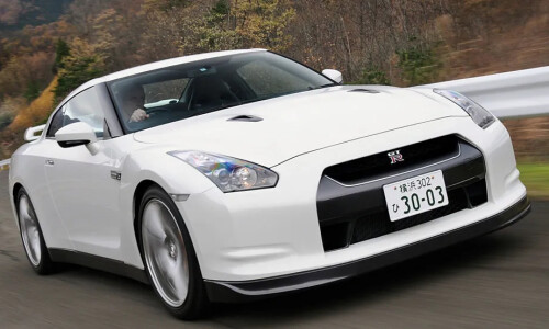 NISSAN GT-R #17