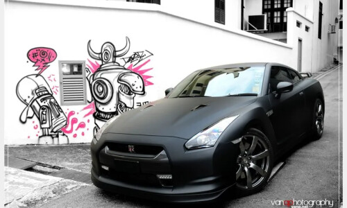 NISSAN GT-R #18