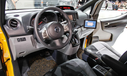 NISSAN NV 200 #8
