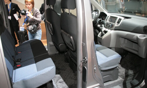 NISSAN NV 200 #9