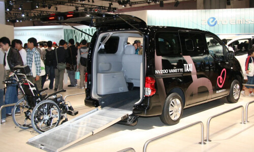 NISSAN NV 200 #13