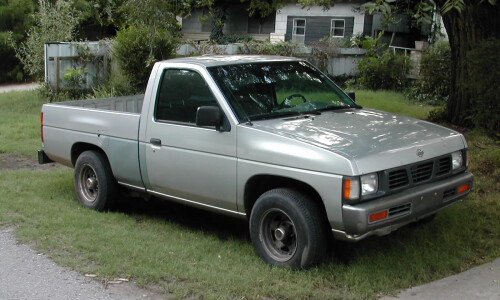 NISSAN Pick-Up #5