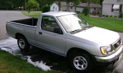 NISSAN Pick-Up #6