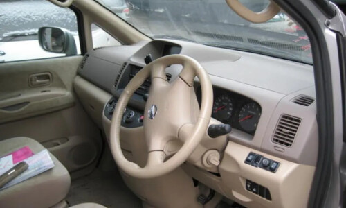 NISSAN Serena #4