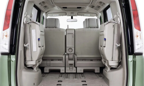 NISSAN Serena #8