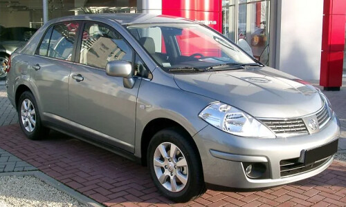 NISSAN Tiida 1.8 #1