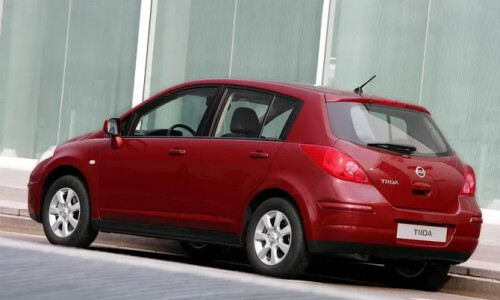 NISSAN Tiida 1.8 #2