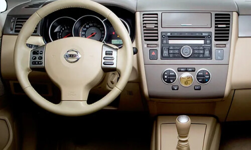 NISSAN Tiida 1.8 #11
