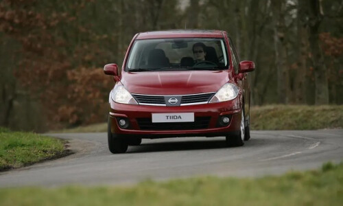 NISSAN Tiida 1.8 #17