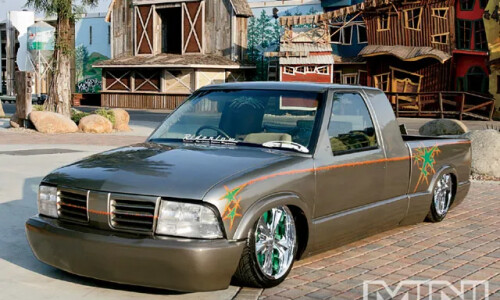 Oldsmobile Bravada #4