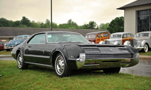 Oldsmobile Toronado #13