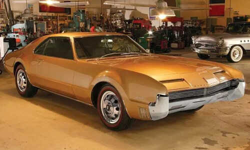 Oldsmobile Toronado #18