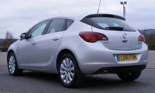 Opel Astra 2.0 CDTI #17