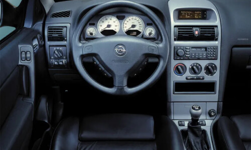 Opel Astra Coupé 2.2 DTI #1