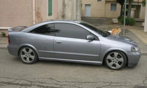 Opel Astra Coupé 2.2 DTI #2