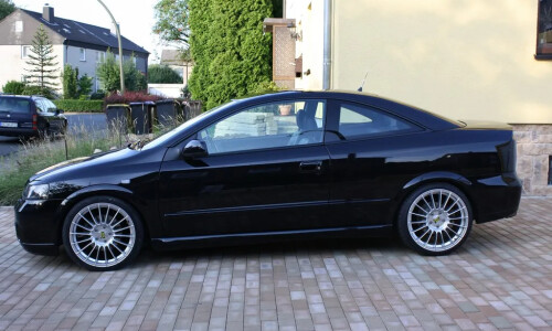 Opel Astra Coupé 2.2 DTI #4
