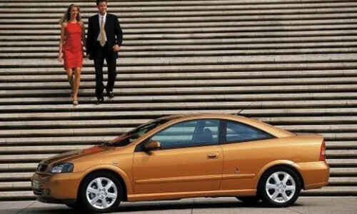 Opel Astra Coupé 2.2 DTI #7