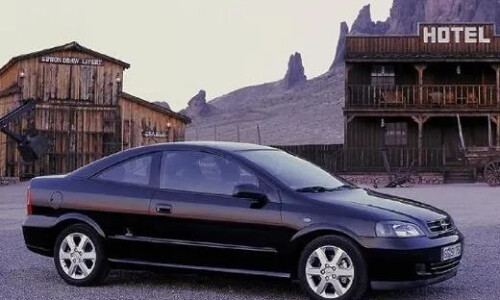 Opel Astra Coupé 2.2 DTI #8