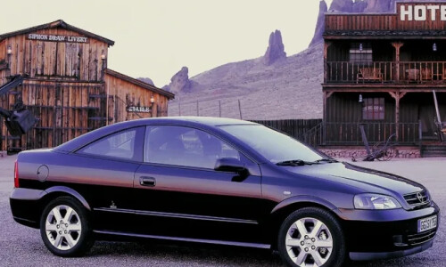Opel Astra Coupé 2.2 DTI #9