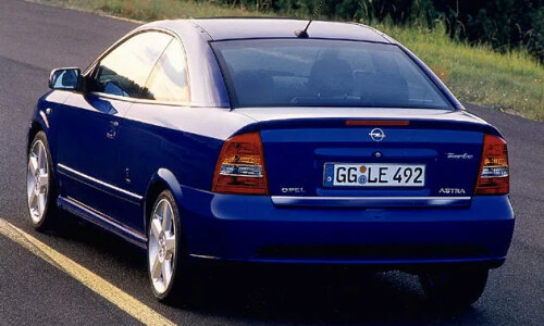 Opel Astra Coupé 2.2 DTI #13