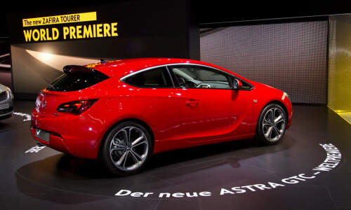 Opel Astra GTC #8