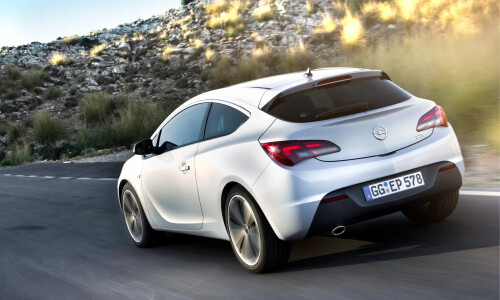 Opel Astra GTC #9