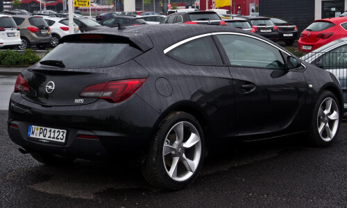 Opel Astra GTC #12