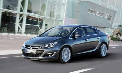 Opel Astra Limousine #2