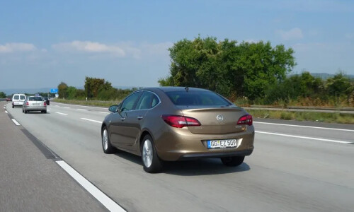 Opel Astra Limousine #6