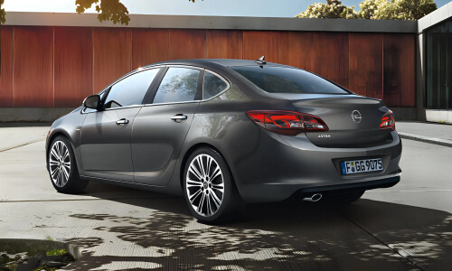 Opel Astra Limousine #8