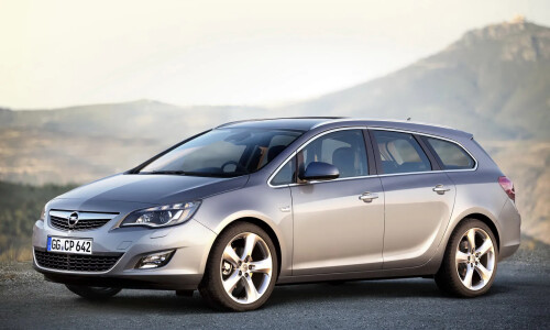 Opel Astra Sports Tourer #1